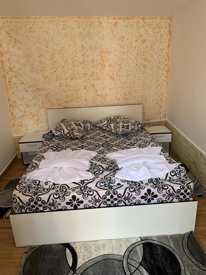 Hotel Casa Flori à Călimăneşti Extérieur photo